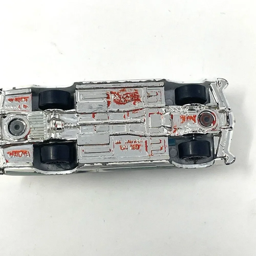 Vintage Hot Wheels ‘64 Buick Rivera 2001 Mattel Rare Diecast White‎ & Green Car